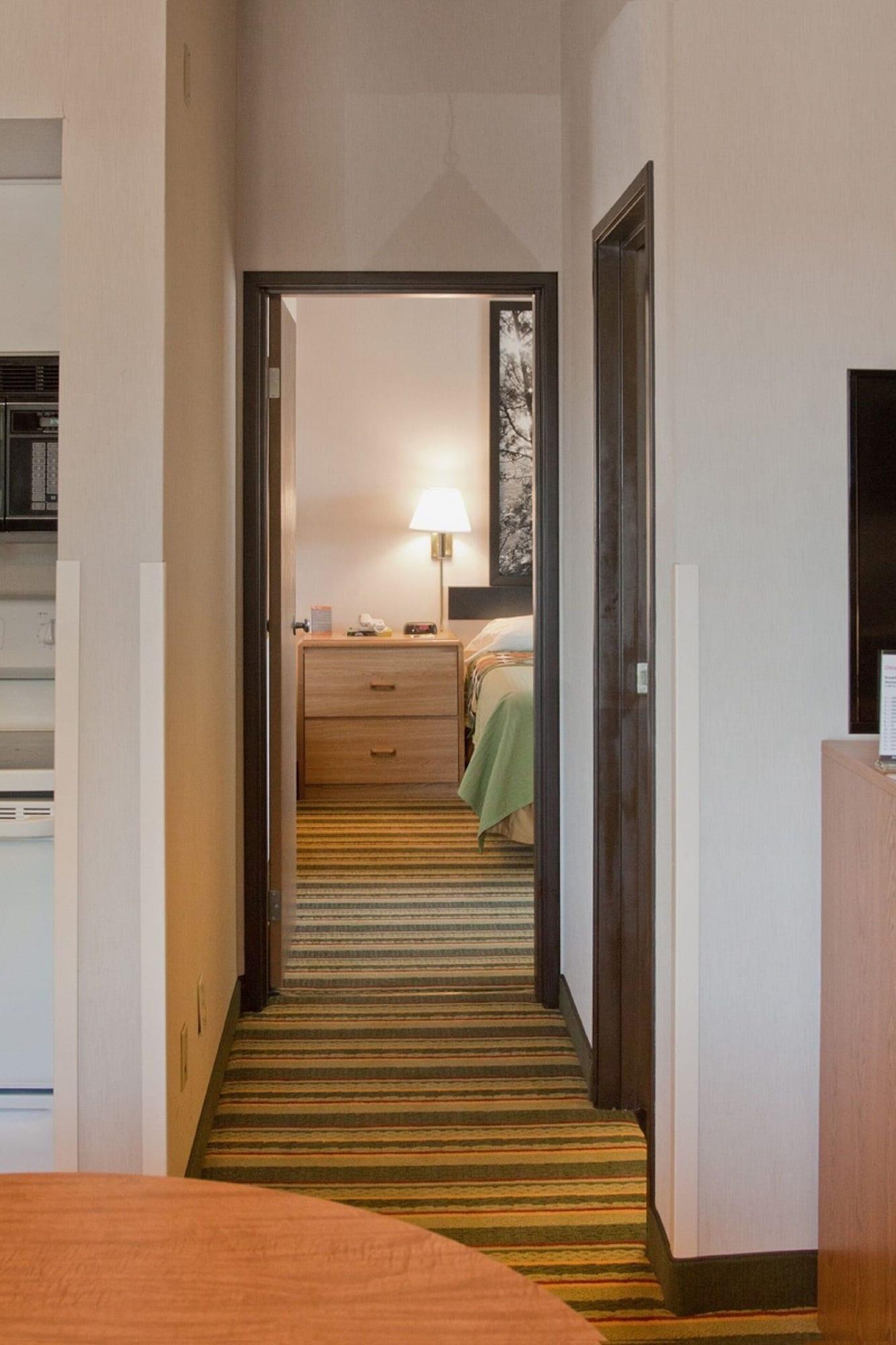 Super 8 By Wyndham Ottawa Starved Rock Hotell Exteriör bild