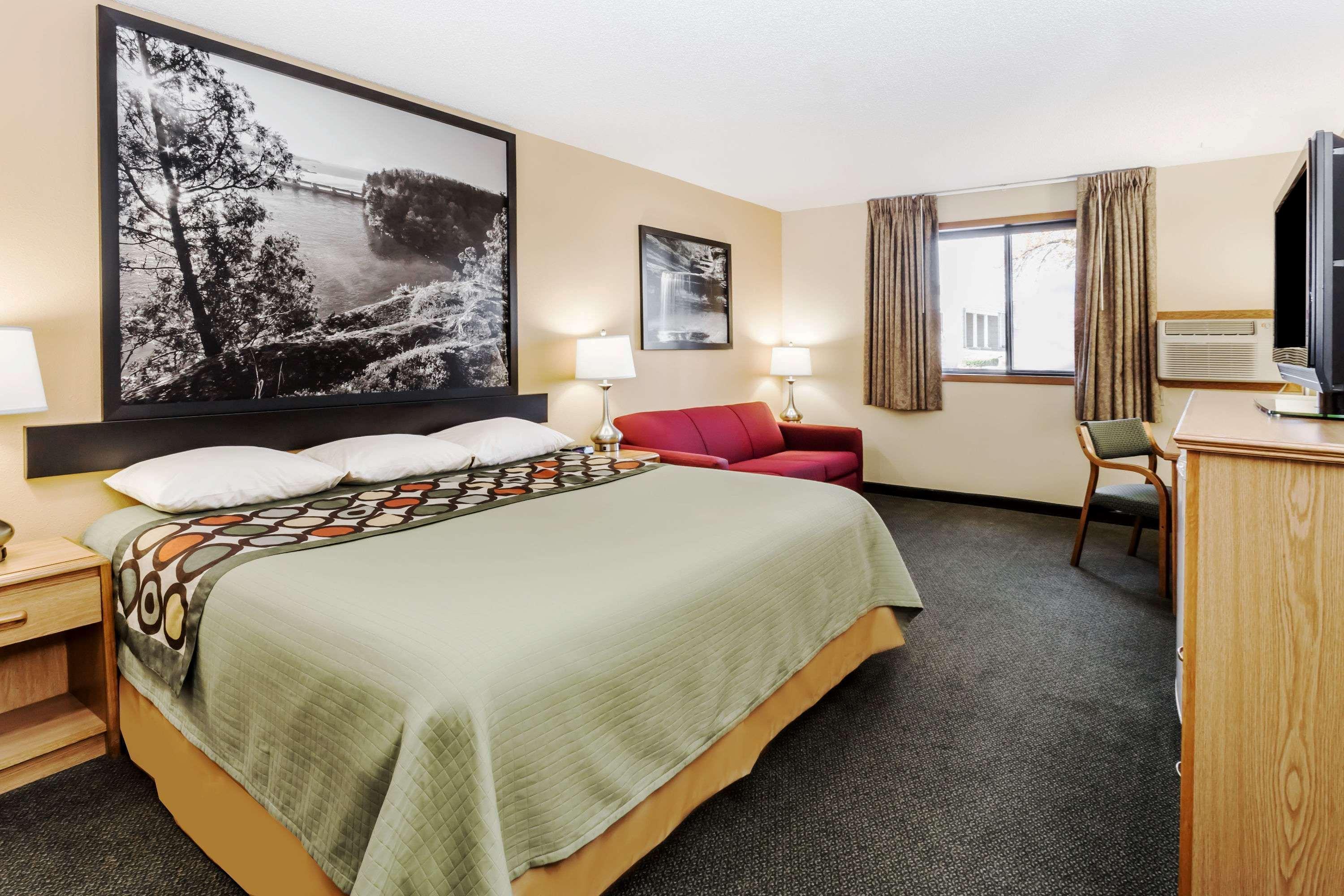 Super 8 By Wyndham Ottawa Starved Rock Hotell Exteriör bild