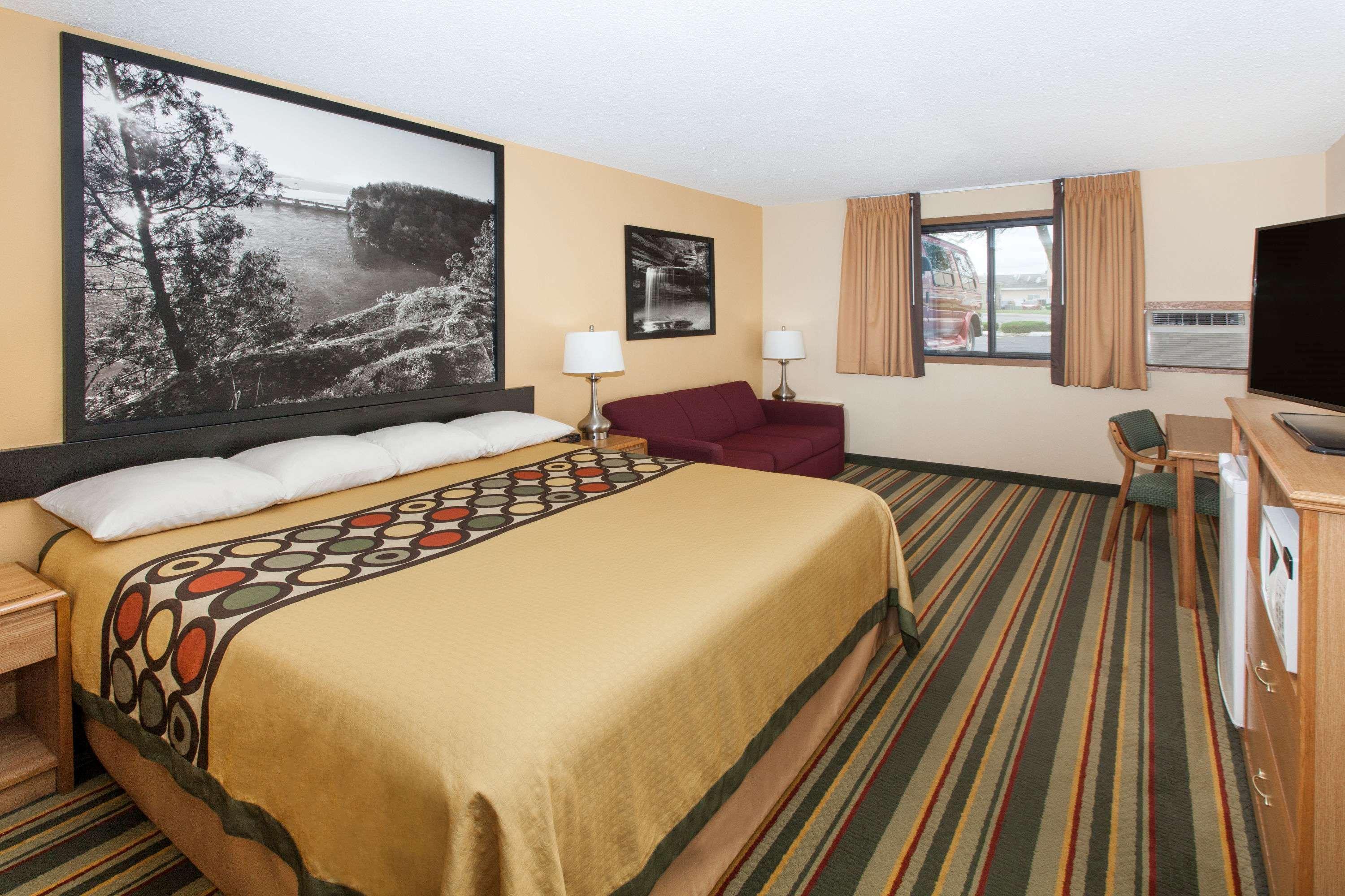 Super 8 By Wyndham Ottawa Starved Rock Hotell Exteriör bild