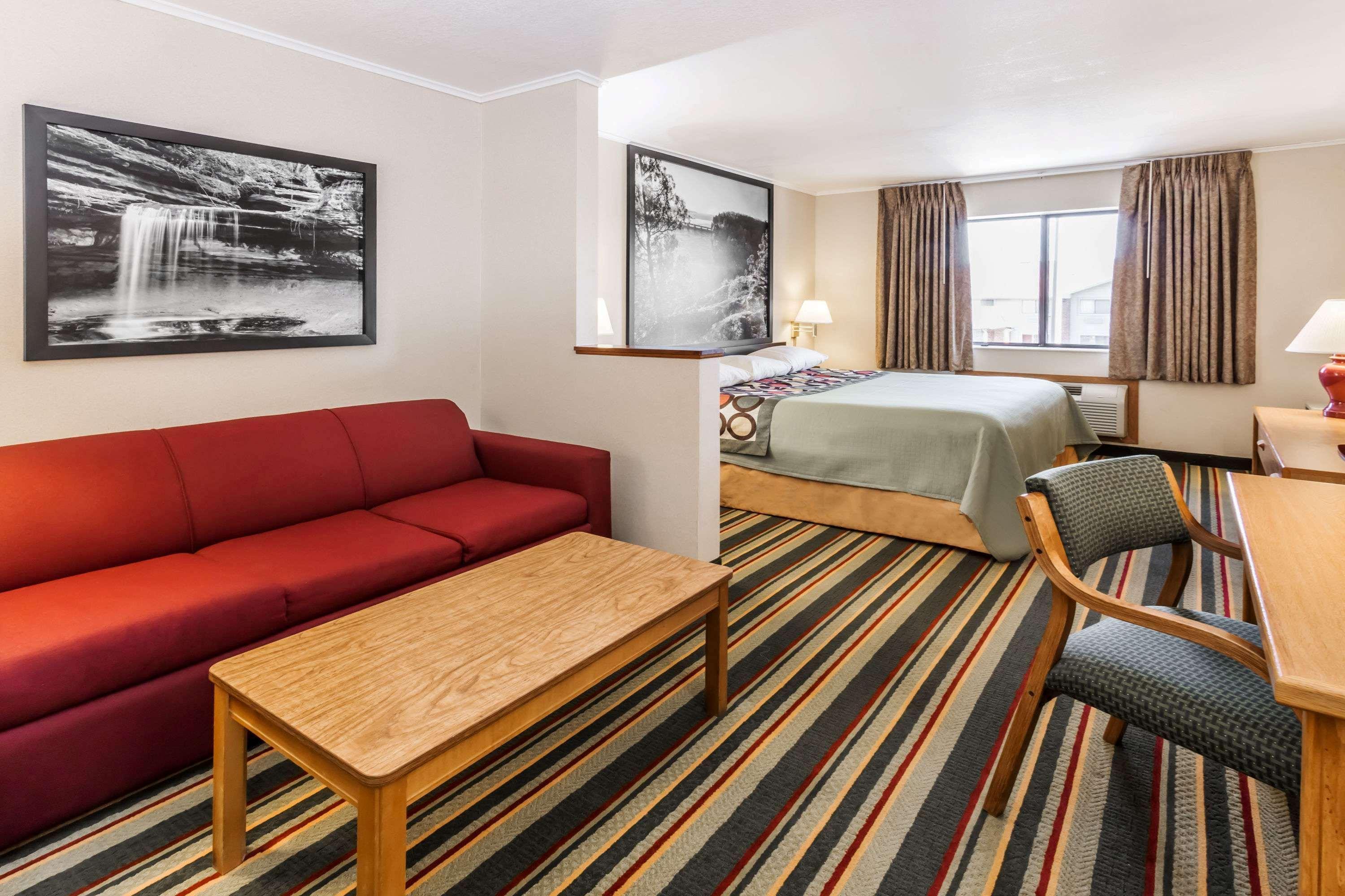 Super 8 By Wyndham Ottawa Starved Rock Hotell Exteriör bild