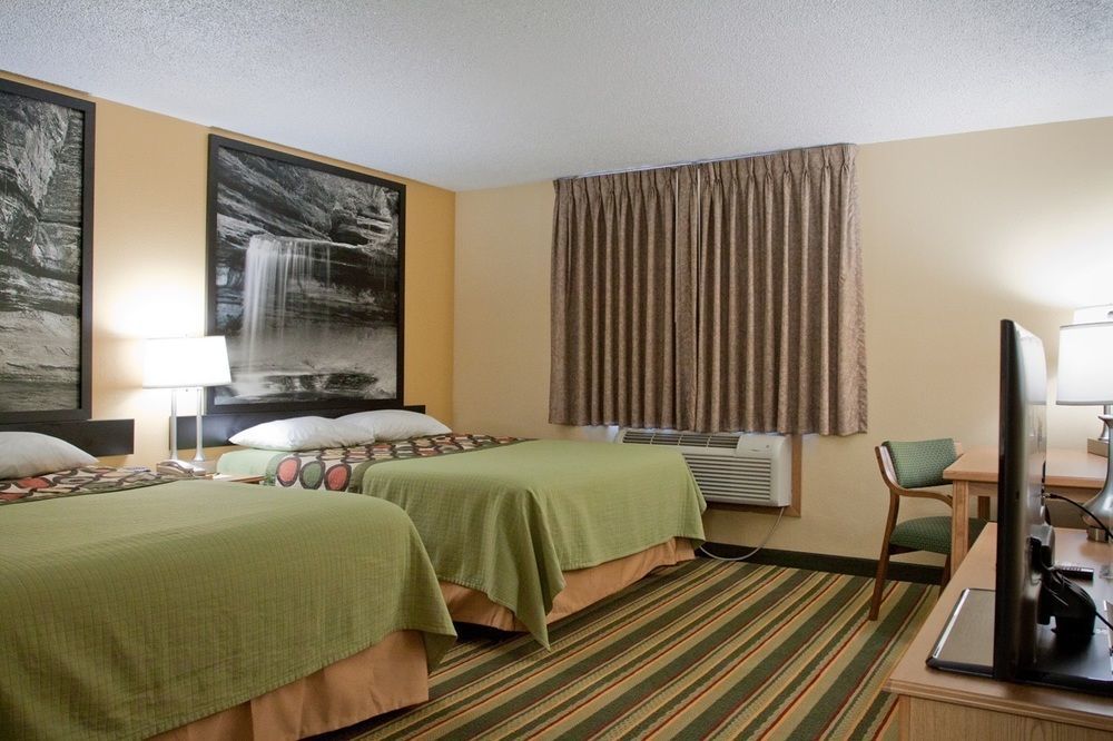 Super 8 By Wyndham Ottawa Starved Rock Hotell Exteriör bild